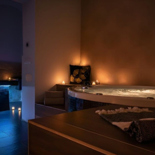Jacuzzi Privado y Masaje a elegir para dos en Jamu Rituals Spa & Massage (Barcelona)
