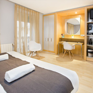 Escapada con Bañera de Hidromasaje y Cena en You&Co Hotel Botánico Boutique (Valencia)