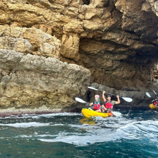 Kayak con Fotos en Racó del Conill y Benidorm: La ruta de El Aguiló (Benidorm, Alicante)