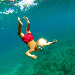 Ruta en Kayak con Reportaje Fotográfico, Refrigerio y Snorkel con Cabo de Gata Activo (Níjar, Almería)
