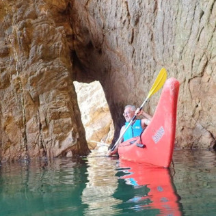 Excursión Matutina en Kayak de Mar (Sant Feliu de Guíxols, Girona)