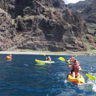 Tour Exclusivo: Paseo en Barco, Ruta en Kayak hasta el Barranco de Masca y Snorkel (Los Gigantes, Tenerife)