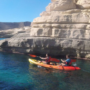 Excursión en Kayak con Snorkel en Aguas Cristalinas por Cabo de Gata (Almería)