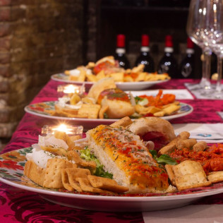 Cata Gourmet de 5 Vinos y 5 Pintxos en La Bodega de los Reyes (Madrid)