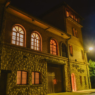 Visita a Bodegas Vinícola Real de La Casa del Cofrade con Cata de Vinos (Albelda de Iregua, La Rioja)