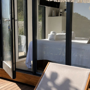 Escapada en Cabaña con Desayuno en Young Hotels Denia (La Vall de Laguar, Alicante)
