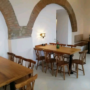 Experiencia Romántica: Degustación de Pasteles en Patio Privado para dos (Olivenza, Badajoz)