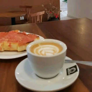 Experiencia Romántica: Degustación de Pasteles en Patio Privado para dos (Olivenza, Badajoz)