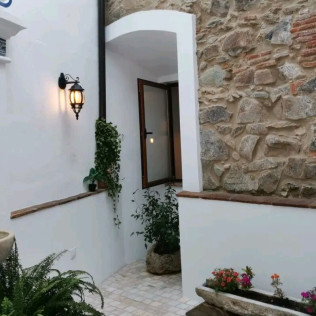 Experiencia Romántica: Degustación de Pasteles en Patio Privado para dos (Olivenza, Badajoz)
