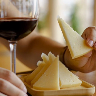 Paisajes del Sabor: Visita a la Quesería, la Almazara y la Bodega con Cata de Aceite, Vinos y Queso en La Jaraba (Cuenca)