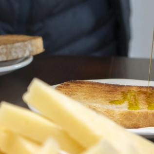 Sabores & Delicias: Visita a la Bodega con Cata de Vinos, Quesos e Ibéricos en La Jaraba (Cuenca)
