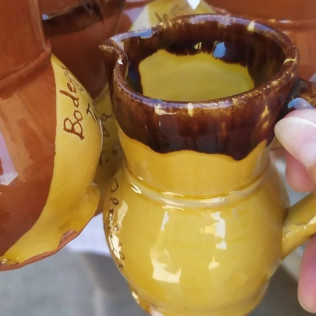 Visita y Degustación de Vino en Jarrillo de Barro con Aperitivo en Bodega La Olmilla (Peñafiel, Valladolid)
