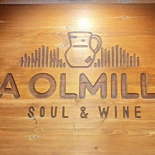 Visita y Degustación de Vino en Jarrillo de Barro con Aperitivo para dos en Bodega La Olmilla (Peñafiel, Valladolid)