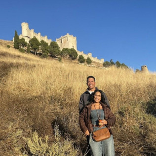 Visita y Degustación de Vino en Jarrillo de Barro con Aperitivo para dos en Bodega La Olmilla (Peñafiel, Valladolid)