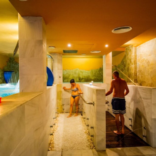 Apartamentos La Venta del Charco: Circuito Spa, Masaje con Ducha Neikp y Comida o Cena para dos (V-D) (Cardeña, Córdoba) 