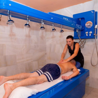 Apartamentos La Venta del Charco: Circuito Spa, Masaje con Ducha Neikp y Comida o Cena para dos (V-D) (Cardeña, Córdoba) 