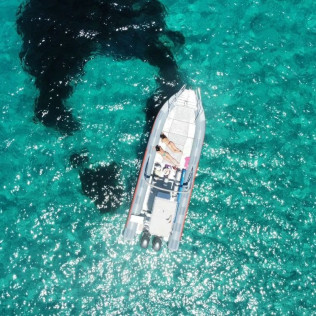 Excursión en Lancha Privada con Snorkel y Stand Up Paddle a Es Vedrà y Atlantis (Sant Antoni de Portmany, Ibiza)