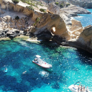 Excursión en Lancha Privada con Snorkel y Stand Up Paddle a Es Vedrà y Atlantis (Sant Antoni de Portmany, Ibiza)