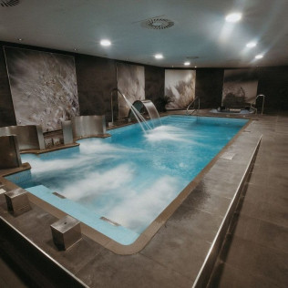 Circuito Spa y Masaje para dos en AZZ Asturias Langrehotel 4* (Langreo, Asturias)