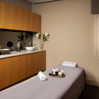 Zona Wellness, Masaje Discovery y Almuerzo para dos en Hotel Le Méridien Barcelona 5* (Barcelona)