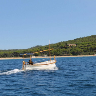 Paseo Privado en Llaüt con Opción a Aperitivo y Bebidas o Comida para dos (Calella de Palafrugell, Girona)