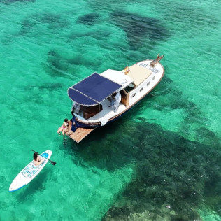 Paseo en Llaüt Tradicional Mallorquín con Aperitivo, Snorkel y Paddle Surf para dos (Alcúdia, Mallorca)