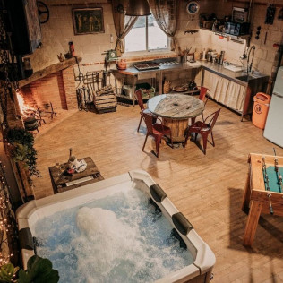 Escapada de 2 Noches con Opción a Jacuzzi en Larcade (Castillo de Bayuela, Toledo)