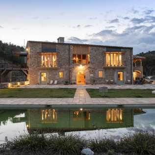 Escapada con Desayuno en Ecoturisme Masia Can Buch (Sant Aniol de Finestres, Girona)