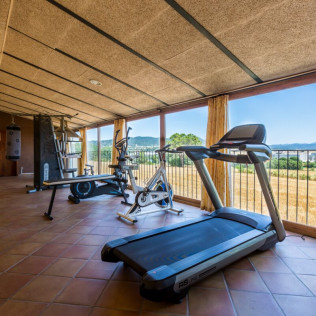Escapada con Visita de Enoturismo y Cata de Vinos de la D.O. Pla de Bages en Hotel Mas de la Sala 4* (Barcelona)