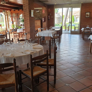 Escapada con Visita de Enoturismo y Cata de Vinos de la D.O. Pla de Bages en Hotel Mas de la Sala 4* (Barcelona)