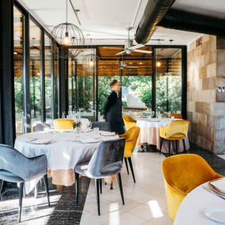 Experiencia Gastronómica: Comida o Cena para dos en Restaurante del Hotel Mas Passamaner 5* (La Selva del Camp, Tarragona)