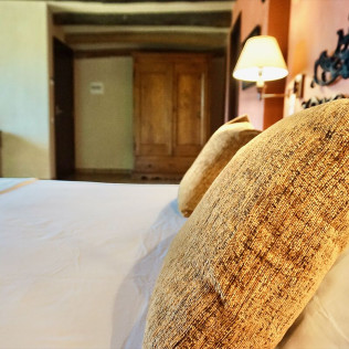 Escapada con Desayuno en Habitación Doble Deluxe o Suite Junior de Mas Salvi Country Boutique Hotel 4* (Pals, Girona)