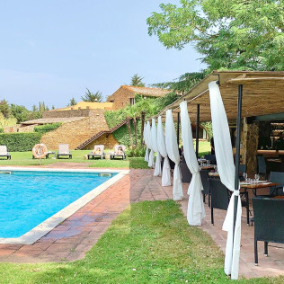 Escapada con Desayuno en Habitación Doble Deluxe o Suite Junior de Mas Salvi Country Boutique Hotel 4* (Pals, Girona)