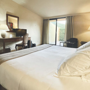 Escapada con Desayuno en Habitación Doble Deluxe o Suite Junior de Mas Salvi Country Boutique Hotel 4* (Pals, Girona)