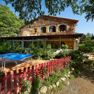 Escapada Rural de 2 Noches con Desayuno en Mas Torrencito - Pet friendly (Parets d'Empordà, Girona)