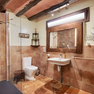 Escapada Rural de 2 Noches con Desayuno en Mas Torrencito - Pet friendly (Parets d'Empordà, Girona)