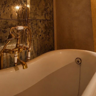 Masaje a Elegir con Baño Aromático Privado, Cava y Bombones para dos (Barcelona)
