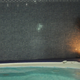 Jacuzzi Privado con Cromoterapia y Masaje Relajante para Parejas (Valladolid)