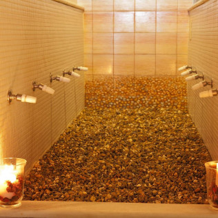 Masaje VIP Pareja: Spa, Masaje al Chocolate, Cava y Bombones para dos en Agua y Salud (Sevilla)
