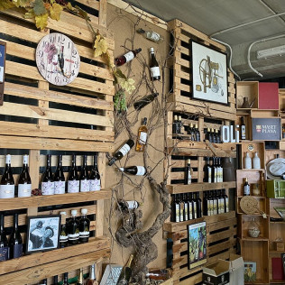 Visita a Masetplana con Cata de Vino y Aceite y Visita a Búnker para dos (Garriguella, Girona)