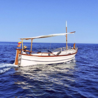 Paseo Privado en Barco Menorquín con Opción a Aperitivo y Bebidas o Comida para dos (Palamós, Girona)
