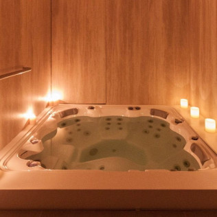 Circuito Spa y Menú Degustación para dos en Hotel Finca Llongarriu 4* (Vall de Bianya, Girona)