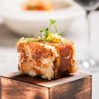 Menú Tradicional Salmantino con Vino en Hospes Palacio de San Esteban 5* (Salamanca)