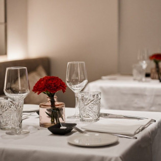 Menú Degustación de 6 Platos con Vino o Champagne en Restaurante Malvar del Hotel Hospes Puerta de Alcalá 5* (Madrid)