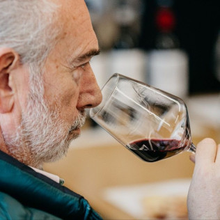 Experiencia Matambres: Visita a Bodega y Cata de Vino para dos en Bodegas Monteabellón (Nava de Roa, Burgos)