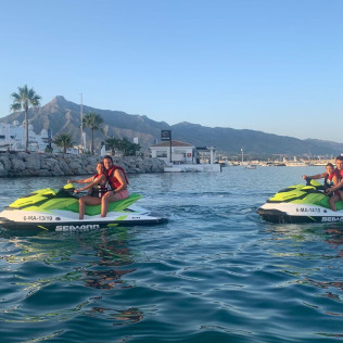 Excursión guiada 1 hora en moto de agua biplaza (Marbella, Málaga)