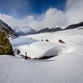 Ruta en moto de nieve para 1 ó 2 personas por el Valle del Ampriu (Cerler, Huesca)