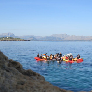 Experiencia Multiaventura: Jeeps, Kayak, Cueva Marina, Salto desde Acantilado y Snorkel con Picnic y Fotos (Alcúdia, Mallorca)