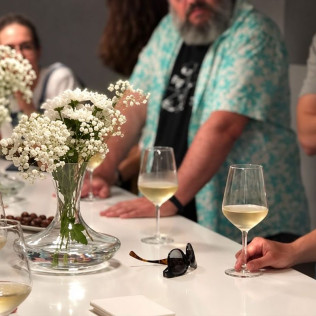 Visita Schenk: Visita a Bodega con Cata de Vinos Premium y Maridaje de Ibéricos en Bodegas Murviedro (Requena, Valencia)