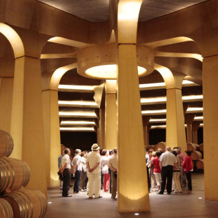 Visita a BODEGAS VIVANCO, Visita Libre al Museo, Degustación de 2 Vinos y Comida en Restaurante Panorámico (La Rioja)